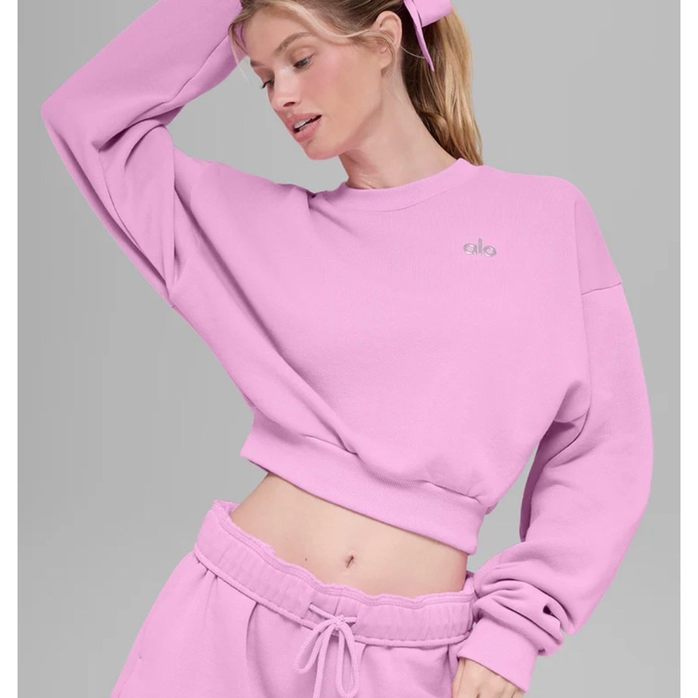 Alo Pink Cropped accolade crewneck candy heart pink